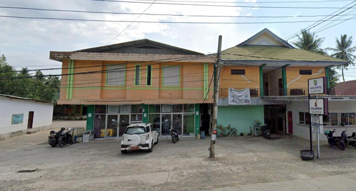 Oyo 93411 Syariah Hotel Tomborang Karema Exteriör bild