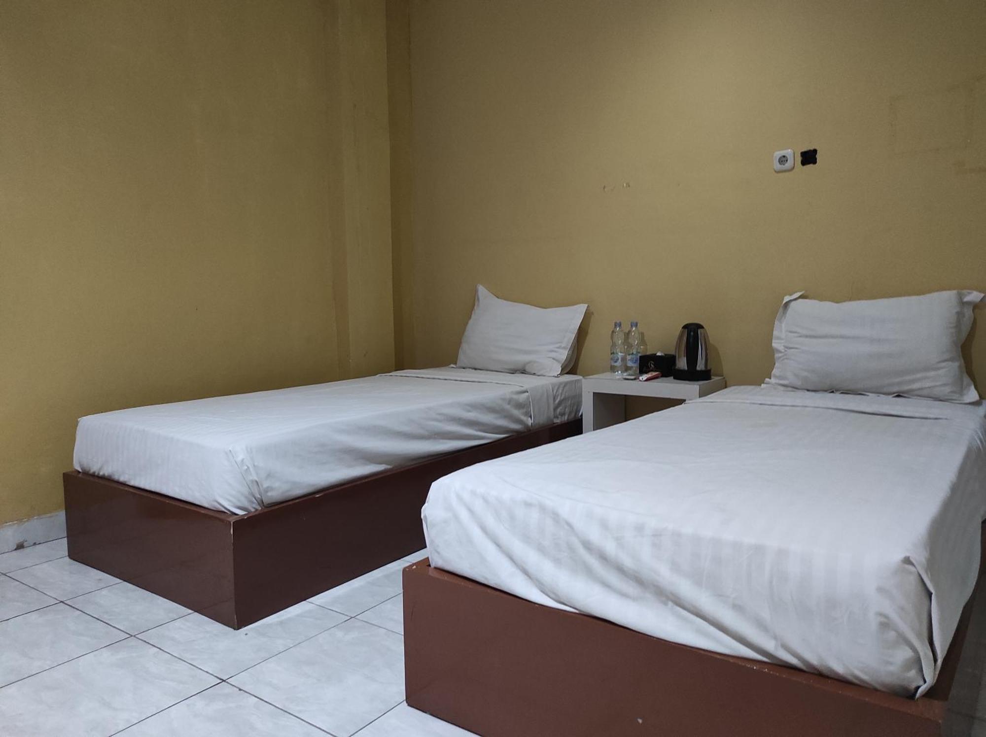 Oyo 93411 Syariah Hotel Tomborang Karema Exteriör bild
