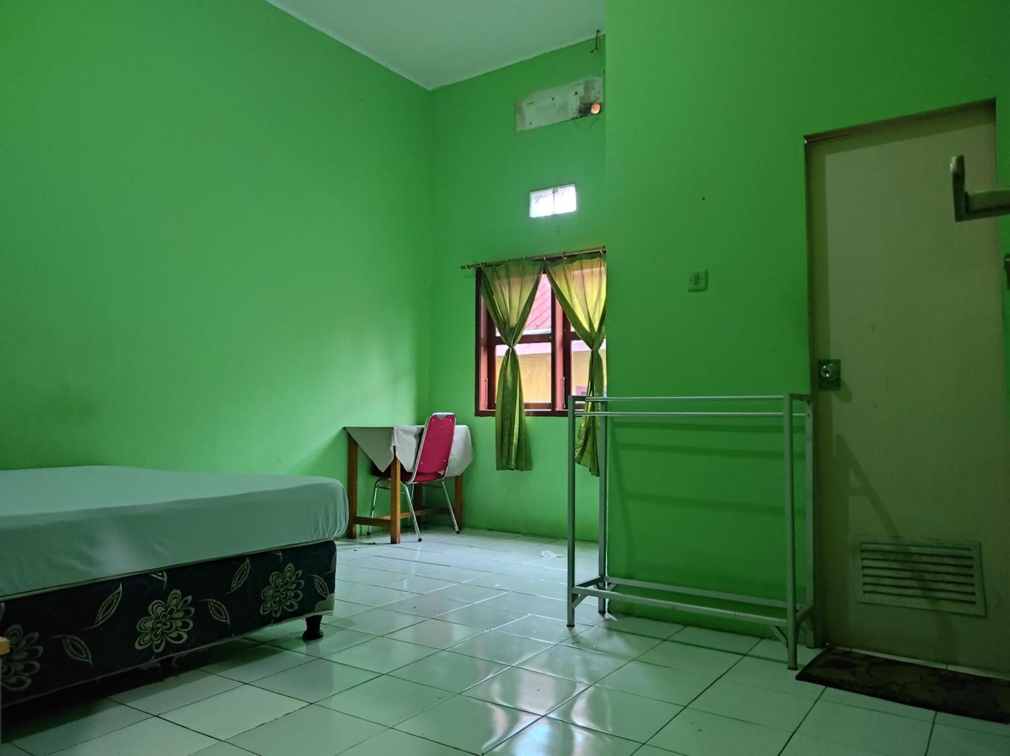 Oyo 93411 Syariah Hotel Tomborang Karema Exteriör bild