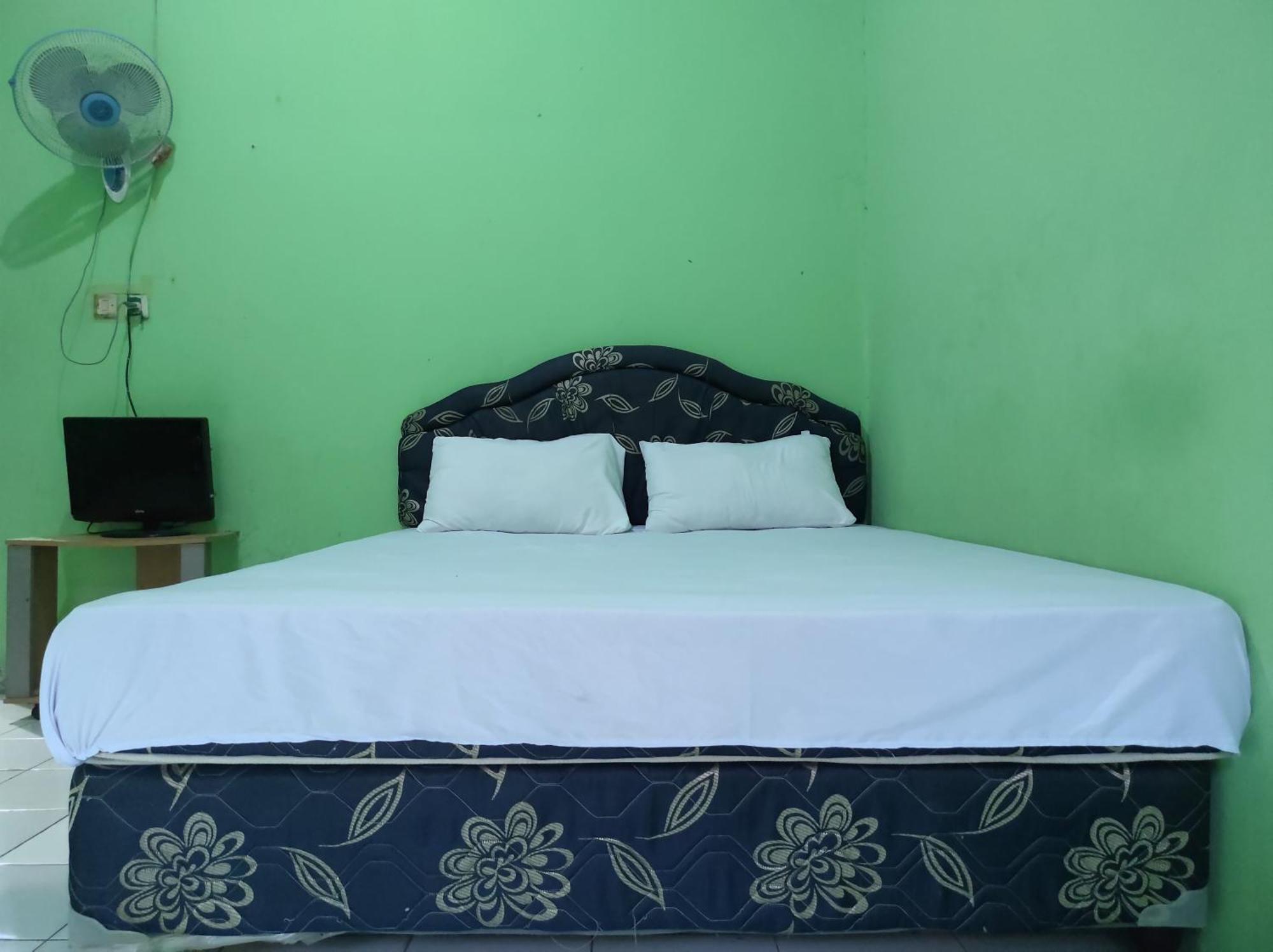 Oyo 93411 Syariah Hotel Tomborang Karema Exteriör bild