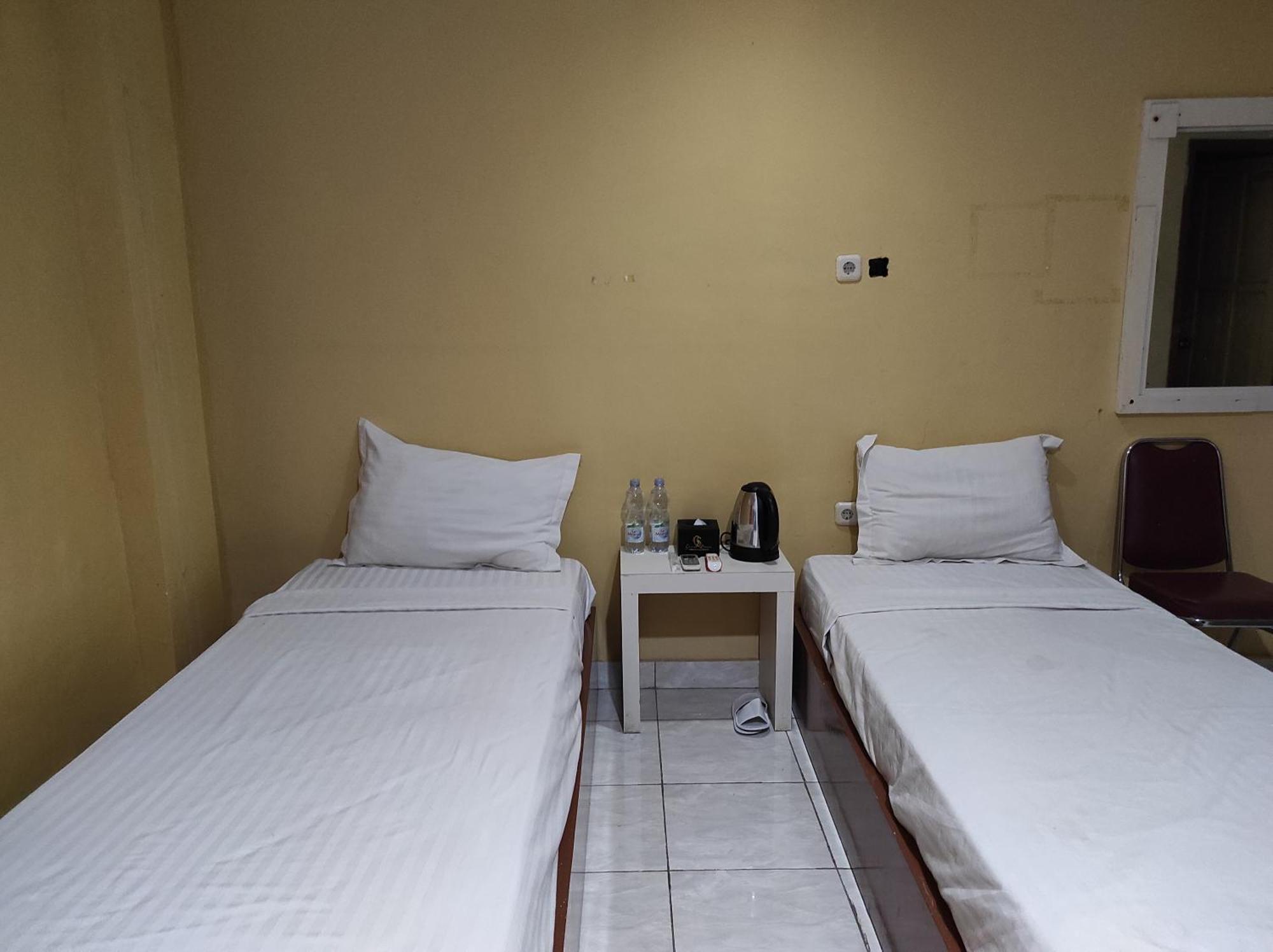 Oyo 93411 Syariah Hotel Tomborang Karema Exteriör bild