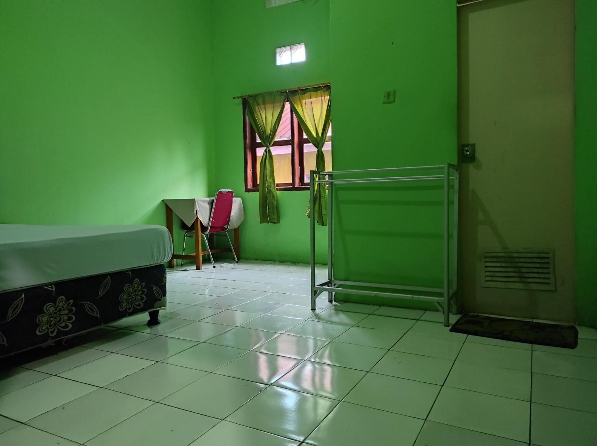 Oyo 93411 Syariah Hotel Tomborang Karema Exteriör bild