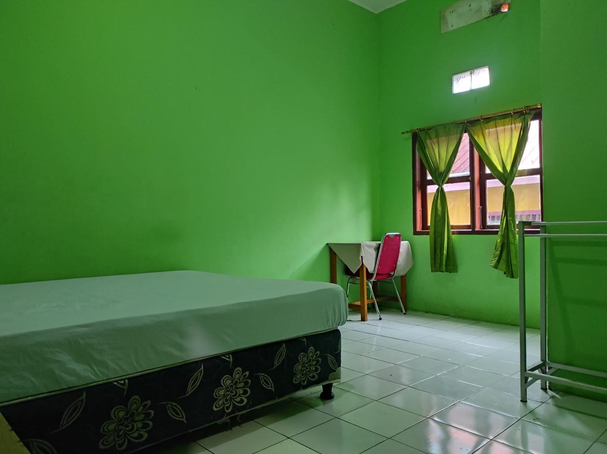 Oyo 93411 Syariah Hotel Tomborang Karema Exteriör bild