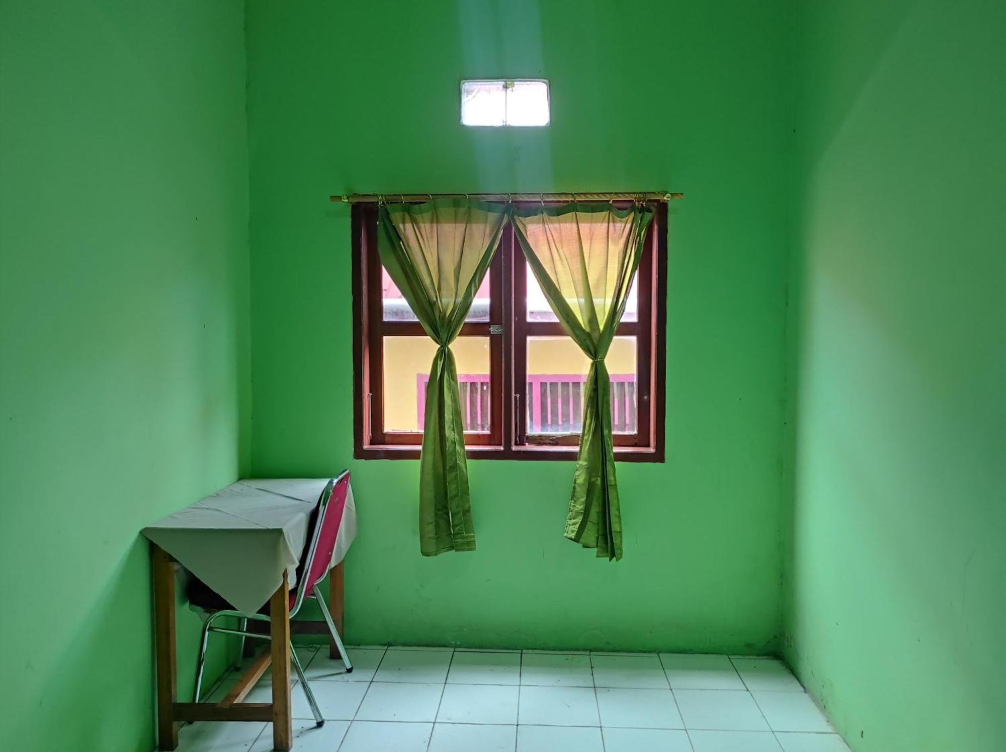 Oyo 93411 Syariah Hotel Tomborang Karema Exteriör bild